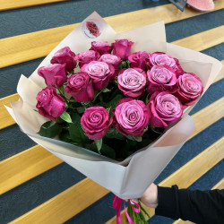 Букет из 17 фиолетовых роз